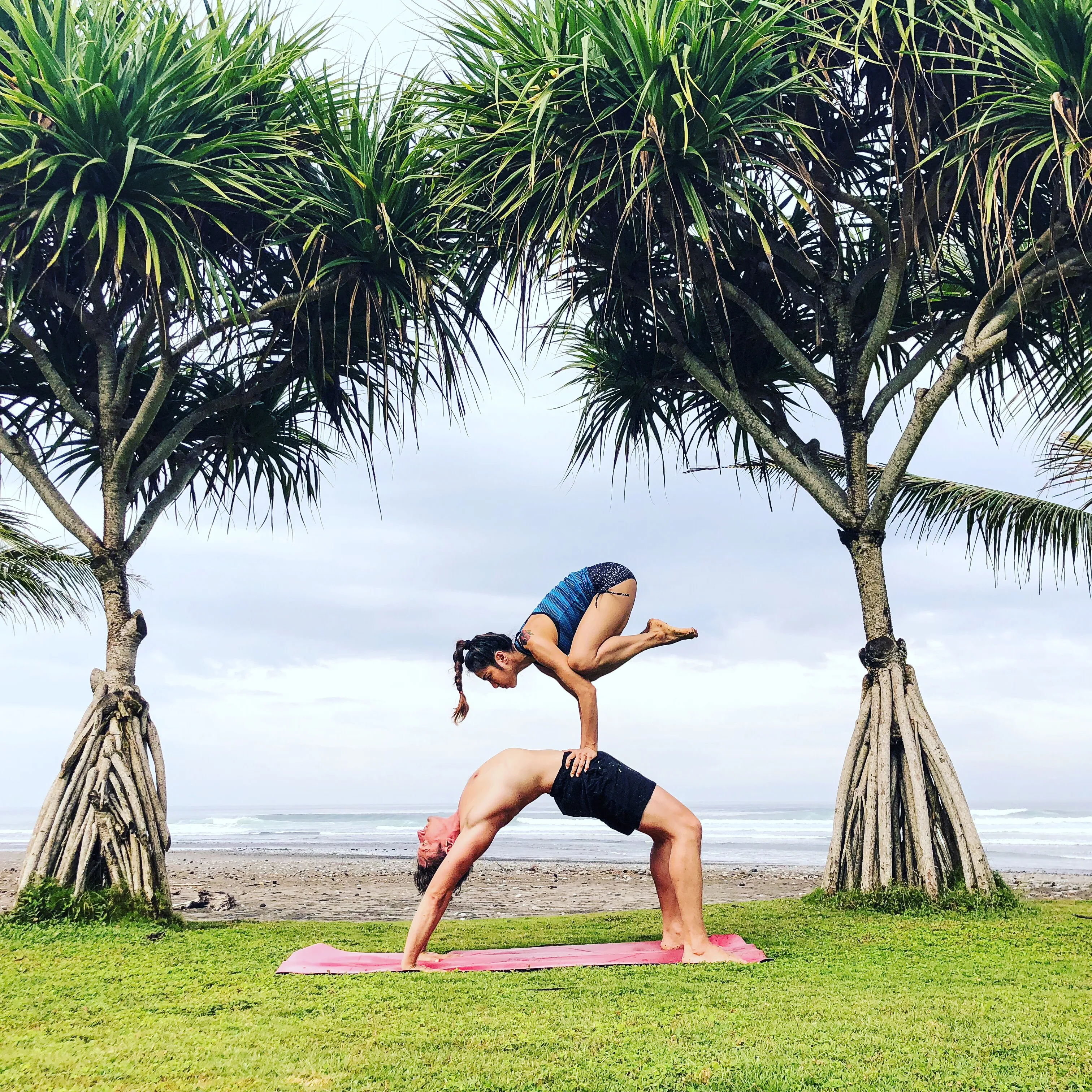 Bali — Acro yoga