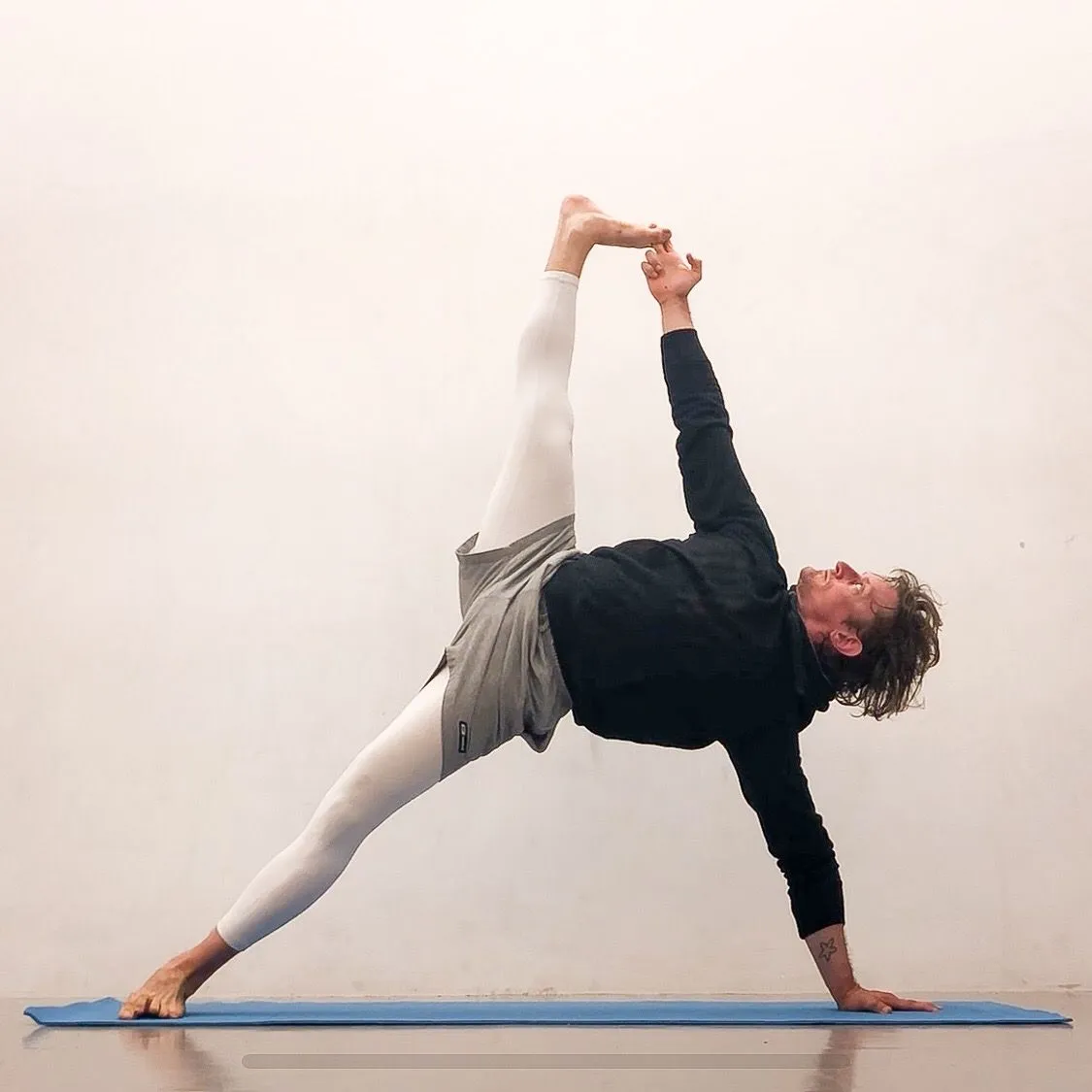 Studio — Vasisthasana